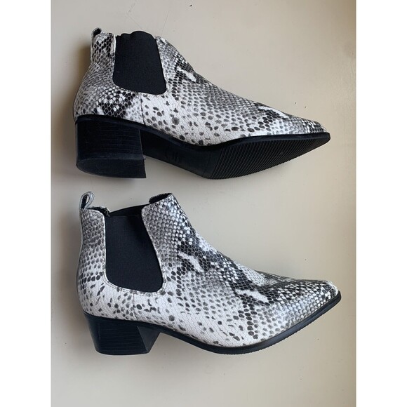 Blondo Womens Emelia Waterproof Black White Snake Print Ankle Booties Size 8M - Picture 6 of 11